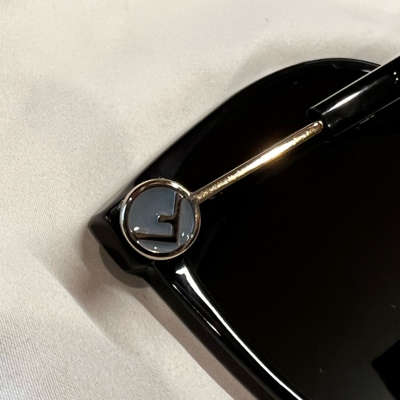 FENDI SHADES NWOT - Picture 3 of 5